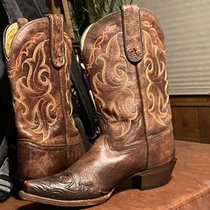 Tony Lama Women’s Santa Fe Snip Toe western boots